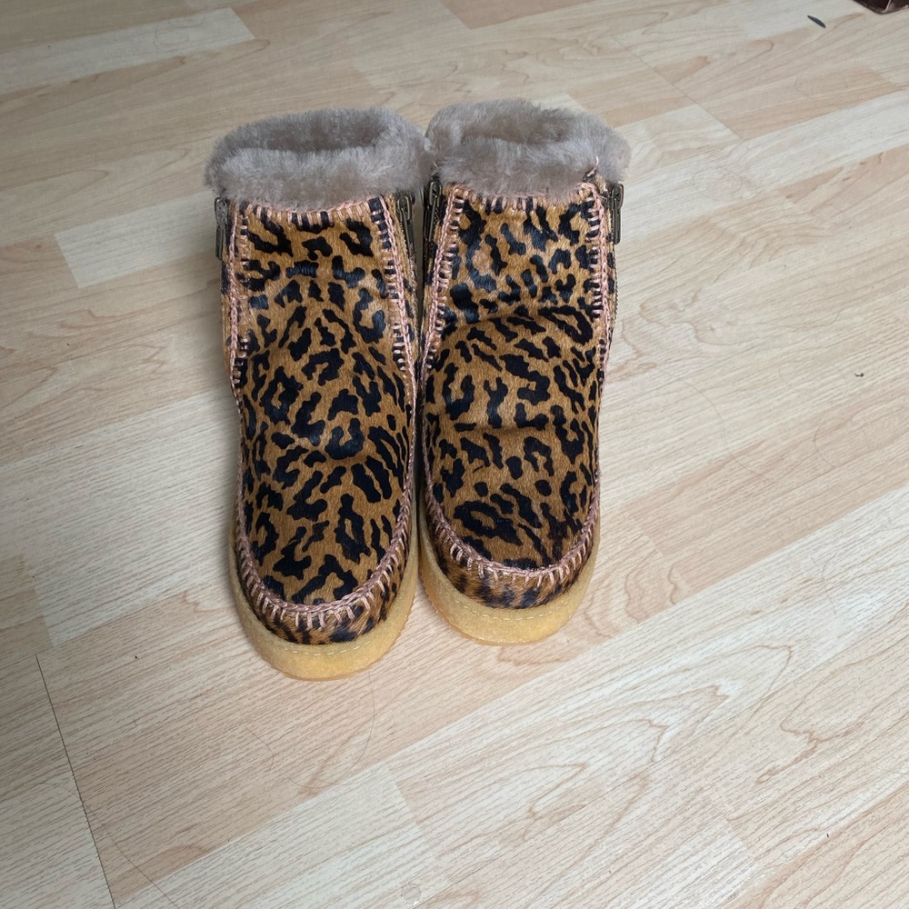 NWT Laidback London leopard print boots